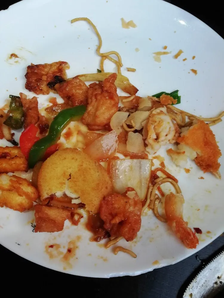 Crevettes Sel Et Poivre Et Beignet Dit de St Jacques Mais Au Surimi