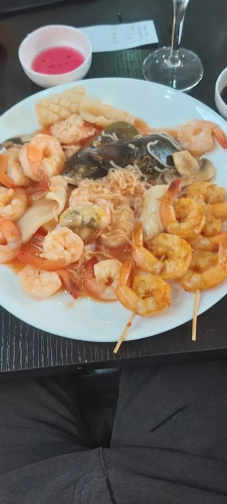 Морски Дарове Със Сладко-Лютив Сос